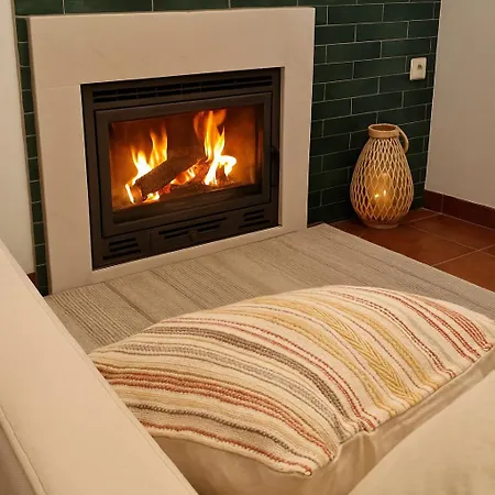 Vakantiehuis Peach House T2 Fireplace Ferro (Covilha)